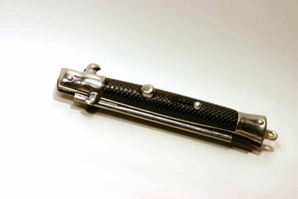 are switchblades legal in california